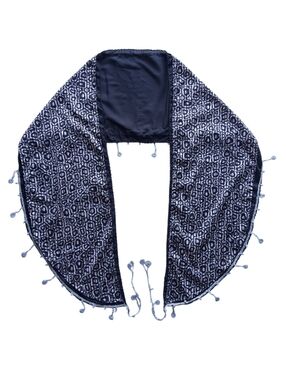 Unako Shawl Scarf with Tassel Trim Geometric Pattern Grey Cream Black